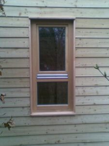 Fenster in Gartenhaus